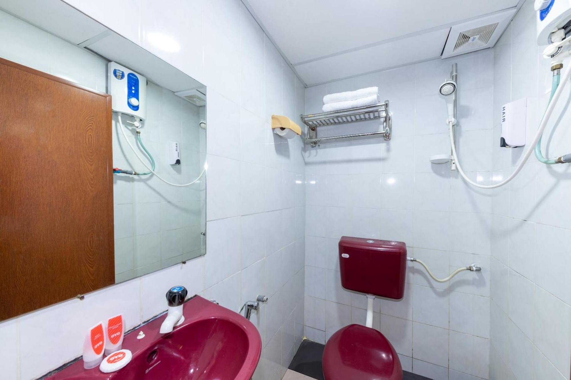 Super Oyo 432 My 7Days Inn Джохор Бахру Екстериор снимка