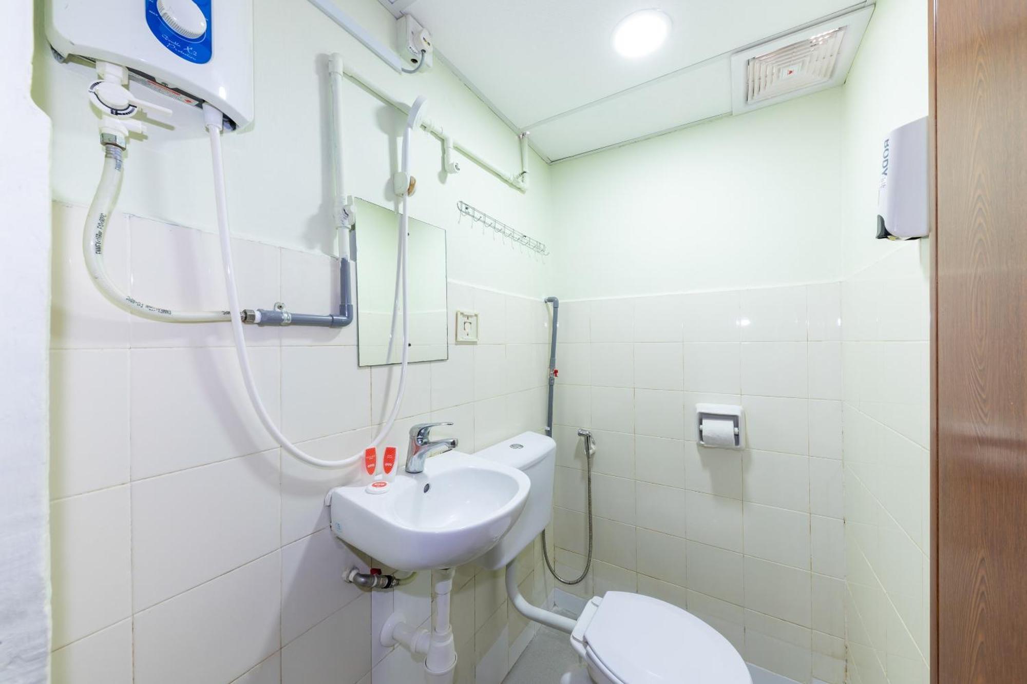 Super Oyo 432 My 7Days Inn Джохор Бахру Екстериор снимка